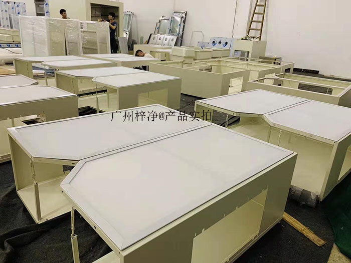 百級層流送風(fēng)天花是采用空氣潔凈技術(shù)對微生物污染采取程度不同的控制 百級層流送風(fēng)天花是采用空氣潔凈技術(shù)對微生物污染采取程度不同的控制