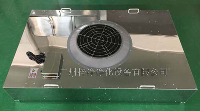 不銹鋼FFU廣泛應(yīng)用于電子、醫(yī)藥、生物工程、食品、化妝品等行業(yè)，如半導(dǎo)體生產(chǎn)線、藥品生產(chǎn)車間、實(shí)驗(yàn)室、手術(shù)室等，為各類潔凈室提供穩(wěn)定的空氣潔凈度保障。