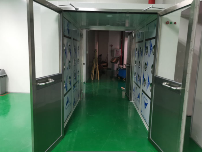 貨淋室是貨物進出潔凈室所必須的通道，貨淋室是沒有底板