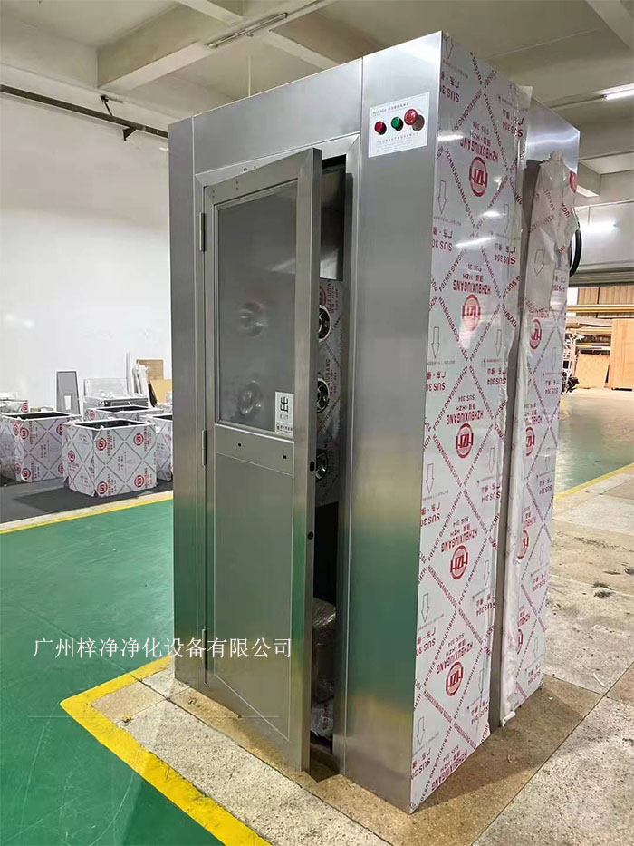 風(fēng)淋室進出潔凈室管理制度的具體內(nèi)容進出管理制度至關(guān)重要 風(fēng)淋室進出潔凈室管理制度的具體內(nèi)容進出管理制度至關(guān)重要