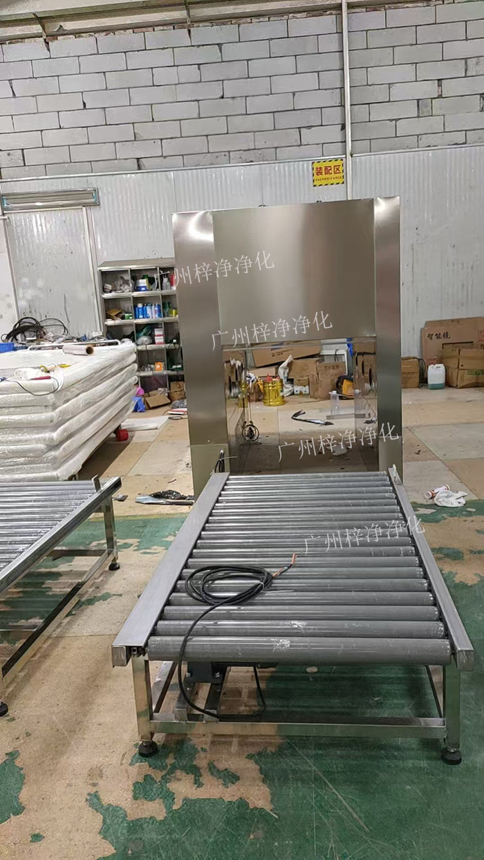 自動門層流傳遞窗可配合輸送線兩端設有自動門，實現(xiàn)物品的自動進出，減少人工操作。