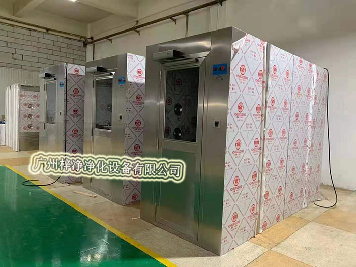 風淋室的類型繁多，不同類型的風淋室適用于不同的場合和需求