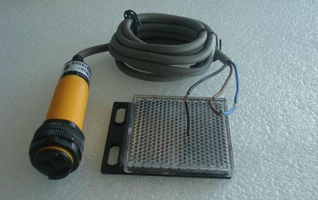 E3F-R2N1風(fēng)淋室光電開(kāi)關(guān)
E3F-R2N1風(fēng)淋室光電開(kāi)關(guān)